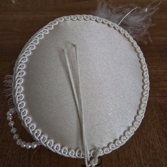 Vintage Victorian Accessory Hat Box and Rose Feather Lace Shoe - Picture 10 of 10